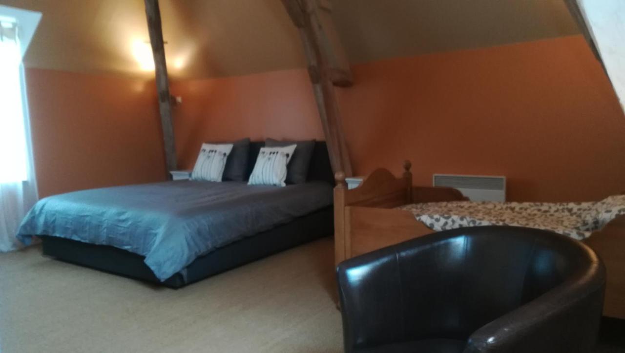 Gite Et Chambres D'Hotes Le Chene Billault Pouant Exterior foto