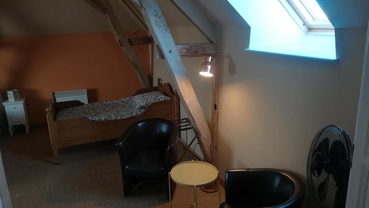 Gite Et Chambres D'Hotes Le Chene Billault Pouant Exterior foto