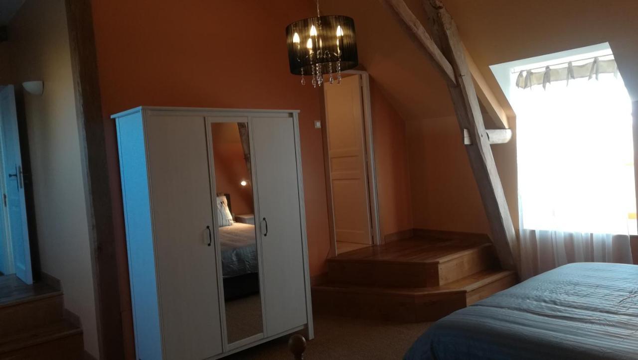 Gite Et Chambres D'Hotes Le Chene Billault Pouant Exterior foto