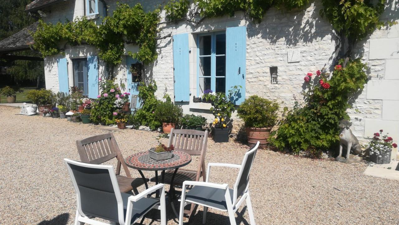 Gite Et Chambres D'Hotes Le Chene Billault Pouant Exterior foto