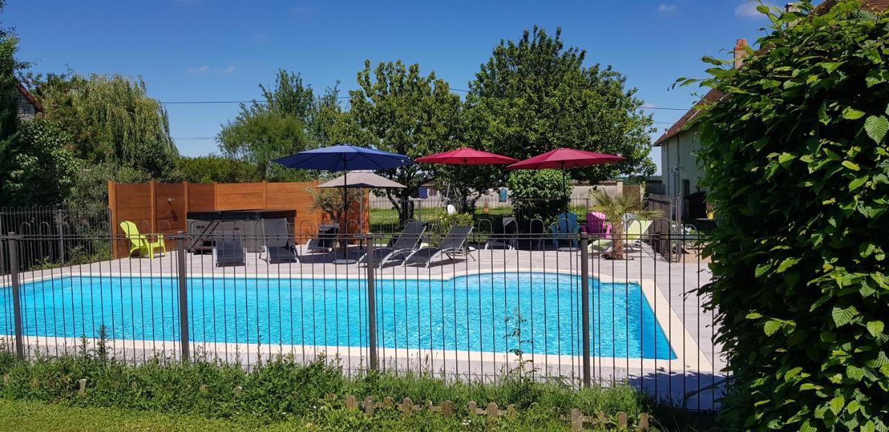 Gite Et Chambres D'Hotes Le Chene Billault Pouant Exterior foto