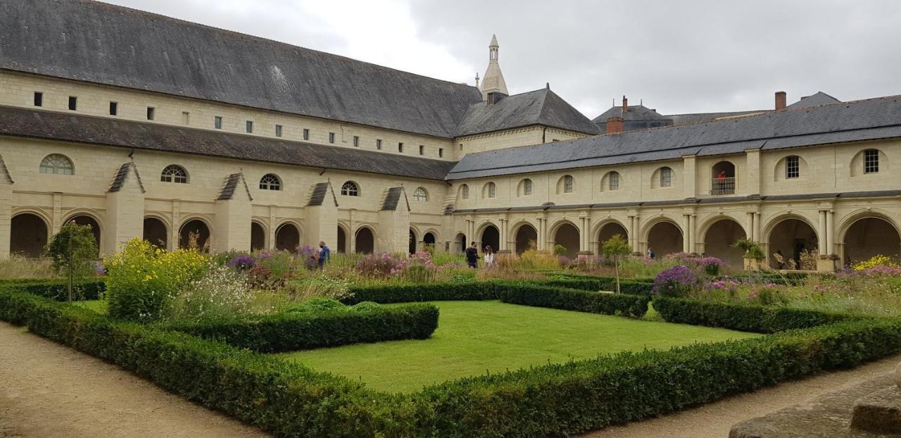 Gite Et Chambres D'Hotes Le Chene Billault Pouant Exterior foto