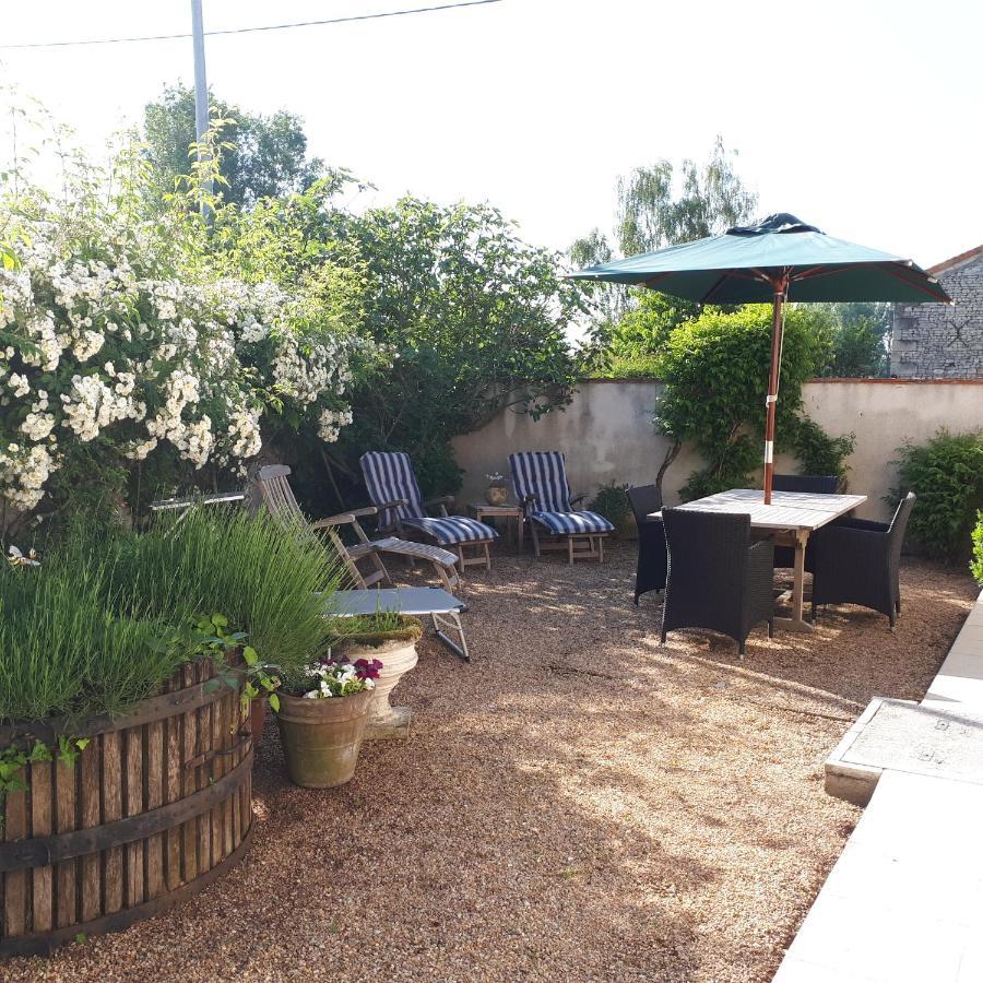 Gite Et Chambres D'Hotes Le Chene Billault Pouant Exterior foto